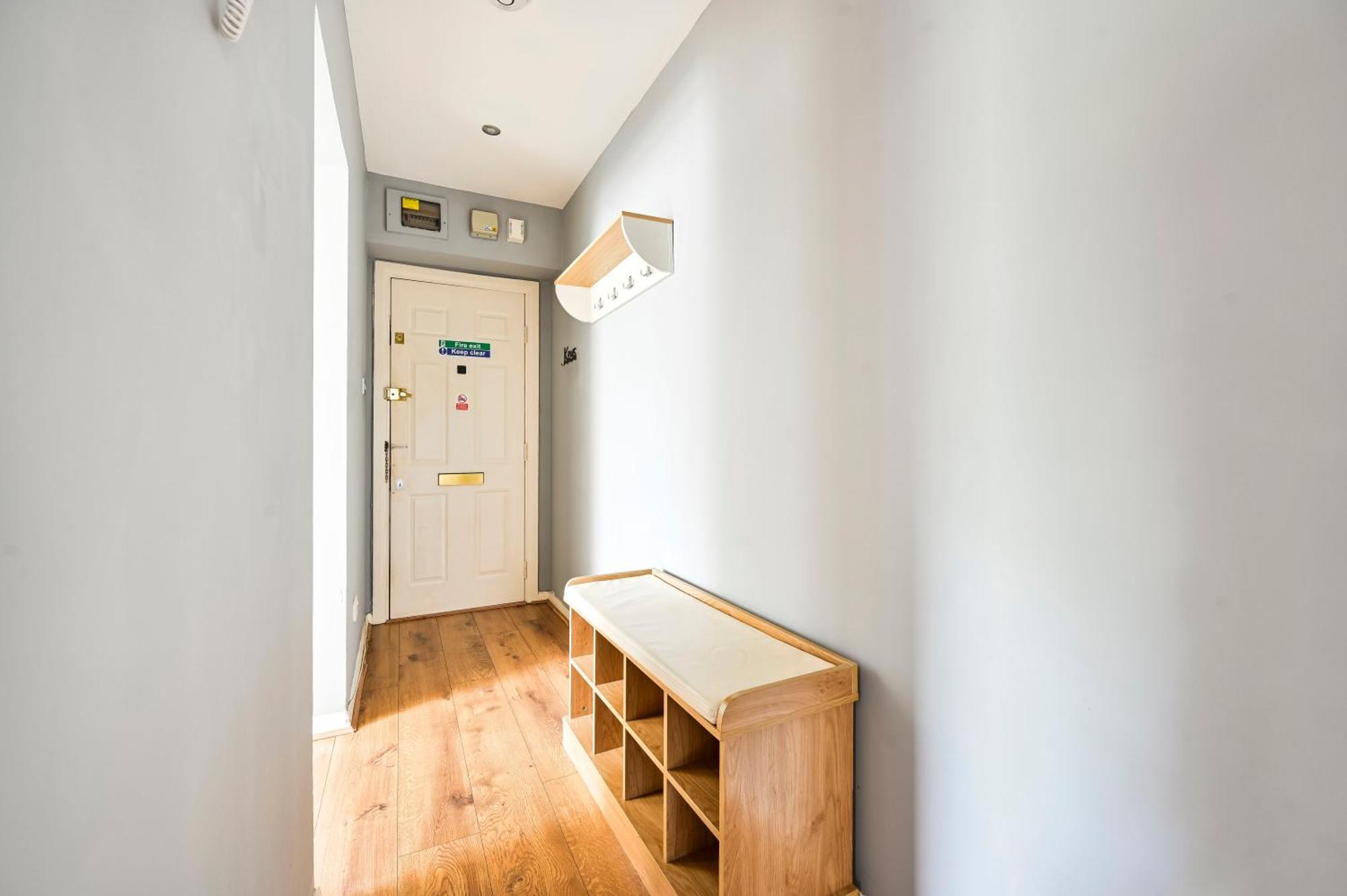 Appartamento Cosy 1-Bed E15, Sleeps 4, 1 Min From Tube Station Near O2 Arena Londra Esterno foto