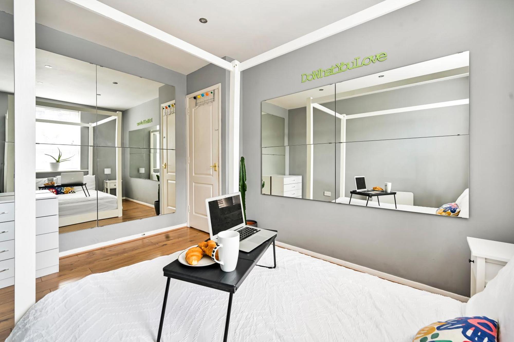 Appartamento Cosy 1-Bed E15, Sleeps 4, 1 Min From Tube Station Near O2 Arena Londra Esterno foto