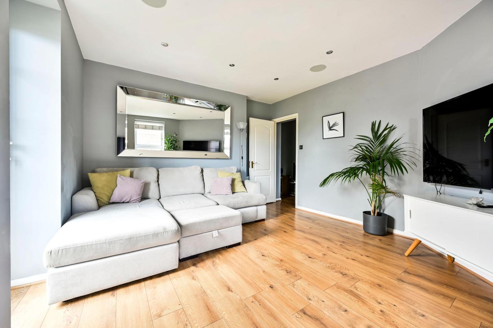 Appartamento Cosy 1-Bed E15, Sleeps 4, 1 Min From Tube Station Near O2 Arena Londra Esterno foto