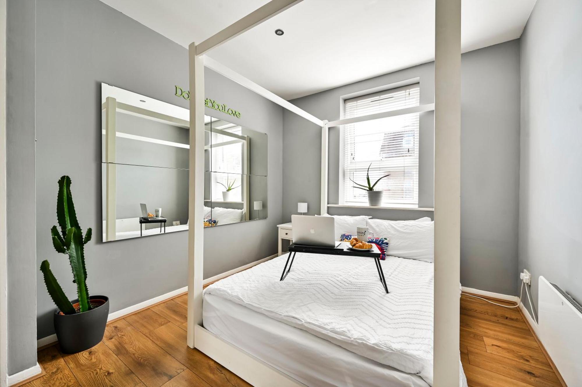 Appartamento Cosy 1-Bed E15, Sleeps 4, 1 Min From Tube Station Near O2 Arena Londra Esterno foto