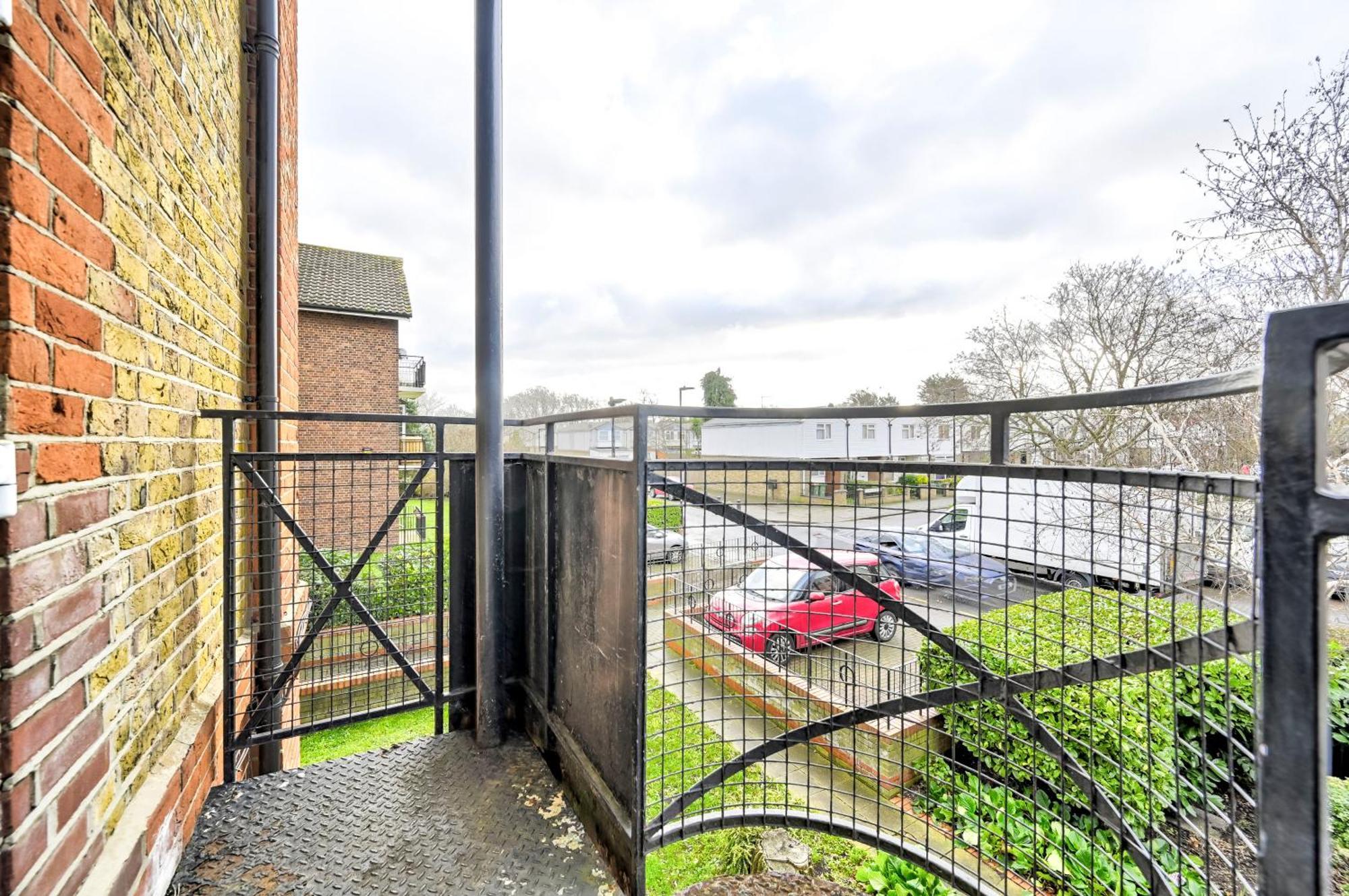 Appartamento Cosy 1-Bed E15, Sleeps 4, 1 Min From Tube Station Near O2 Arena Londra Esterno foto